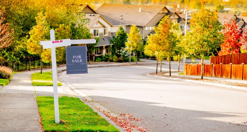 VA IRRRL vs. New VA Purchase: Which Makes Sense for a Fall PCS Move?